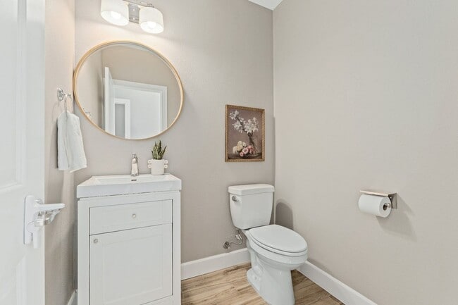 Building Photo - Evolve Real Estate: Evolve Real Estate: Meticulous Executive 4 Bedroom Plus Den Plus Finished Bas...