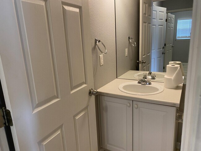 Building Photo - 11960 Meadowood Ln