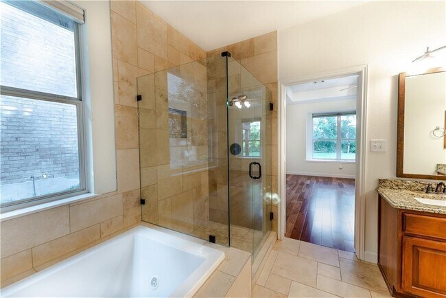 Building Photo - 15716 Belfin Dr