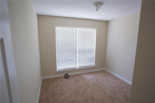 Building Photo - 2159 Seasons Ct