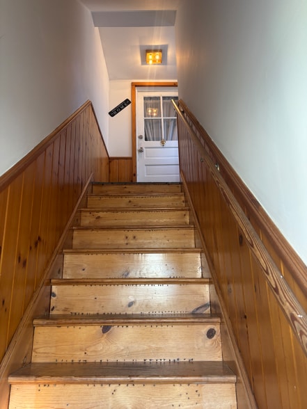 Building Photo - 277 Center St