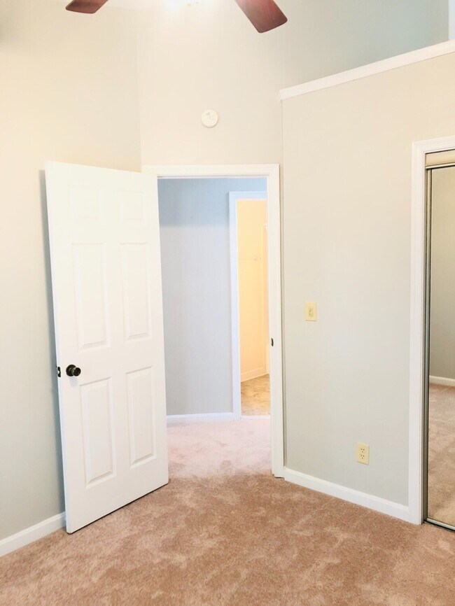Building Photo - STAFFORD TOWNHOUSE - HANDY TO QUANTICO, SH...
