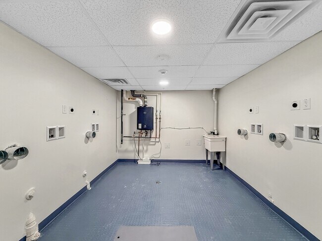 Building Photo - 10 Franklin Ave