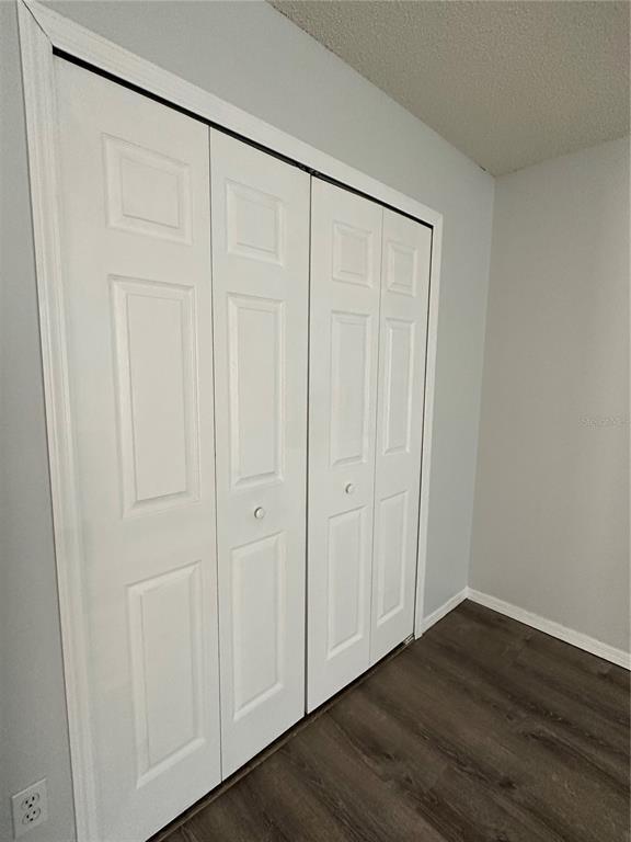 Building Photo - 106 N Hampton Ct