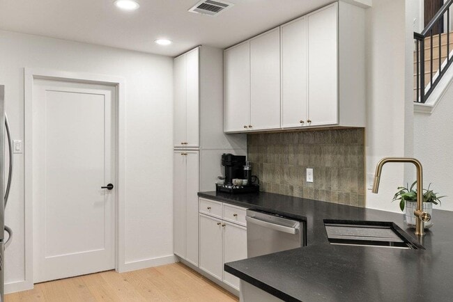 Building Photo - 8202 Cache Dr