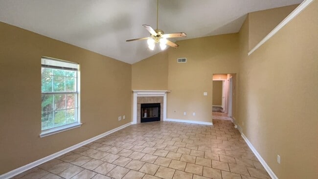 Building Photo - Renovated 2 Bedroom 2 Bath Home for Rent!