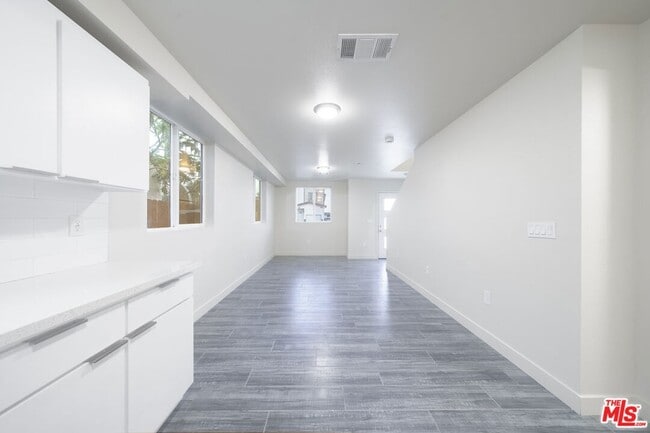 Building Photo - 831 E 83rd St