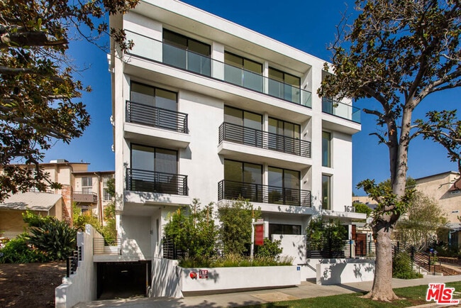 Building Photo - 1621 Malcolm Ave