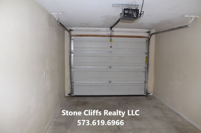 Building Photo - 185 Hickory Ln