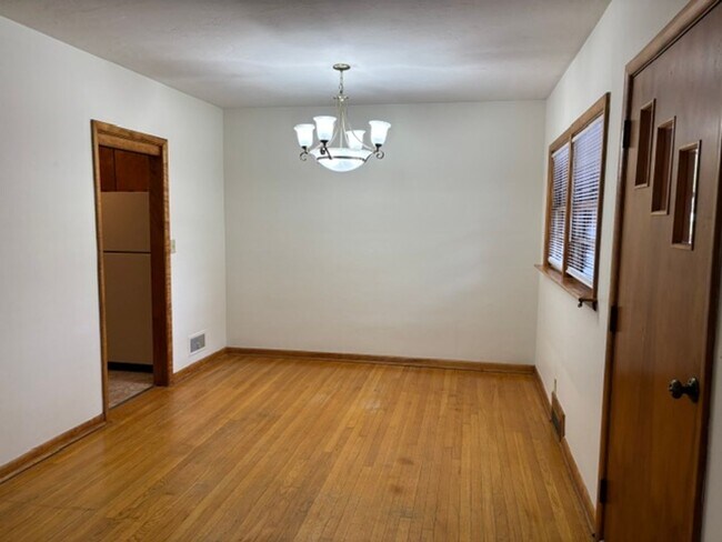 Building Photo - 3 Bedroom, 2 Bath House
