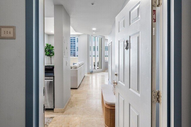 Building Photo - 255 Evernia St