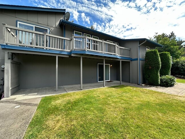 Building Photo - Beautiful well Maintained Duplex for rent