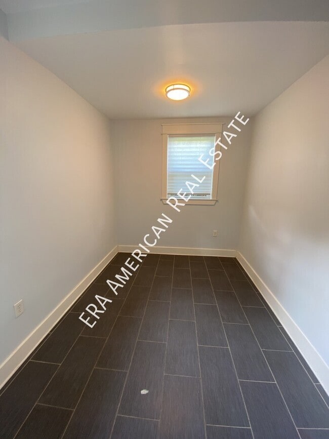 Building Photo - 212 Ajax Dr NW