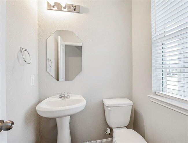 Building Photo - "Charming 4-Bed Retreat with Spacious Living in Bryan, TX – Your Perfect Home Awaits!"