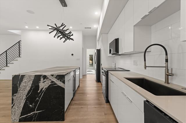 Building Photo - 2001 N Prairie Ave