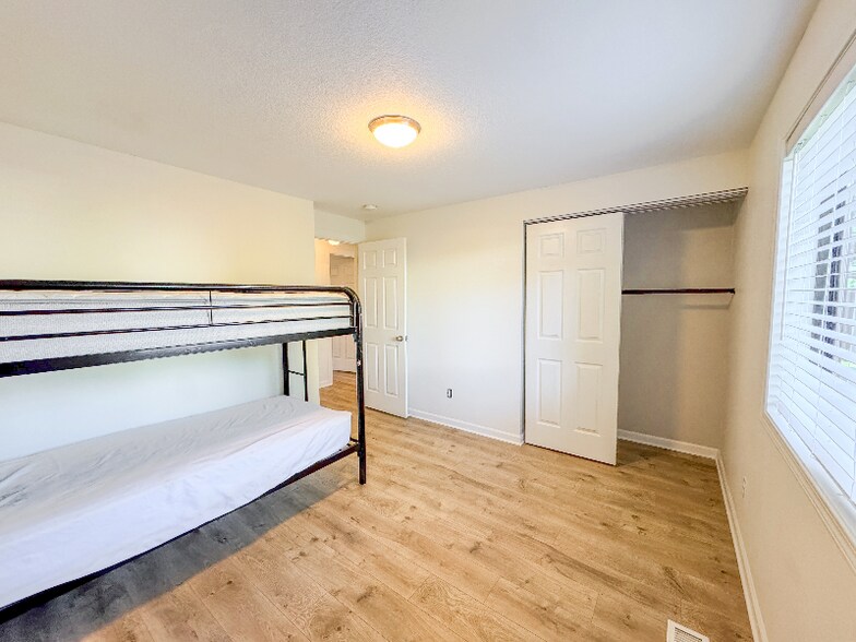 Building Photo - 12502 NE 19th St