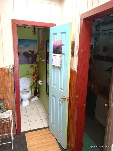 Note; Bathroom is SHARED w/1 other tenant (shower is seper, to R.) - 281 Kaikea St