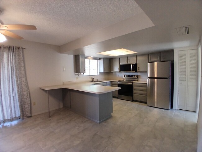 Building Photo - 3515 E Cortez St