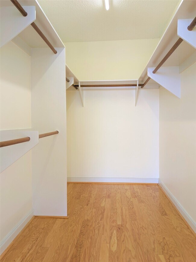 Building Photo - 5001 Woodway Dr