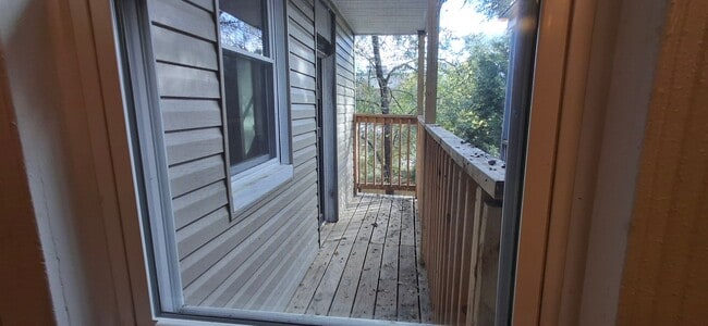 Building Photo - 4 Bedroom 1.5 Bathroom in York!