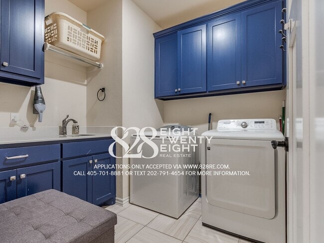 Building Photo - **COMING JANUARY 2ND!!!** STUNNINGLY BEAUTIFUL SPACIOUS 5 BED/3 BATH HOME IN ST JAMES PARK!