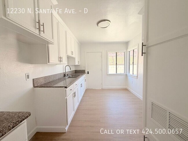 Building Photo - 12230 N Santa Fe Ave