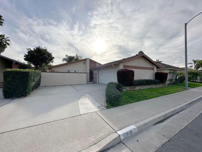 Building Photo - Rare Single Story Green Valley Home In Qui...