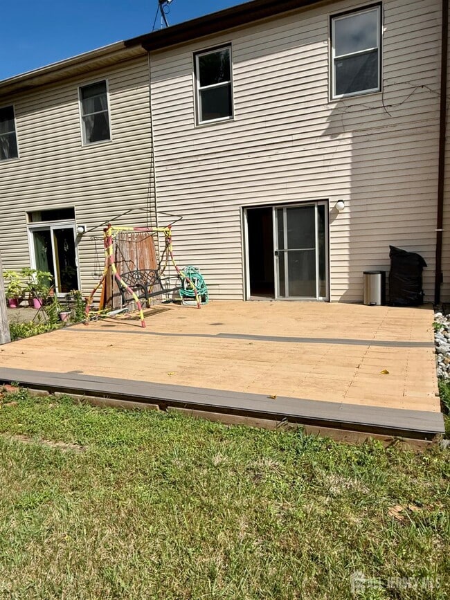 Building Photo - 23 Redbud Rd