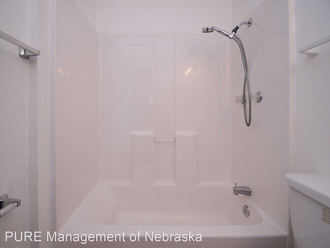 Building Photo - 2 br, 1.5 bath House - 1410 Lindwood Dr