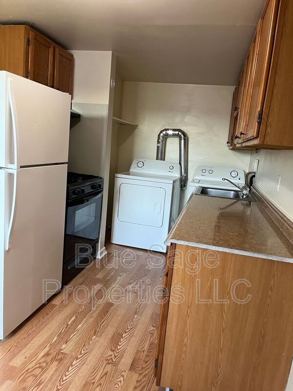 Building Photo - 1010 Yates Ave