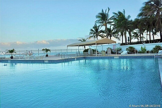 Building Photo - 3505 S Ocean Dr