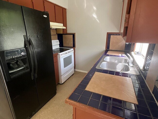 Building Photo - Duplex in the Heart of South Austin