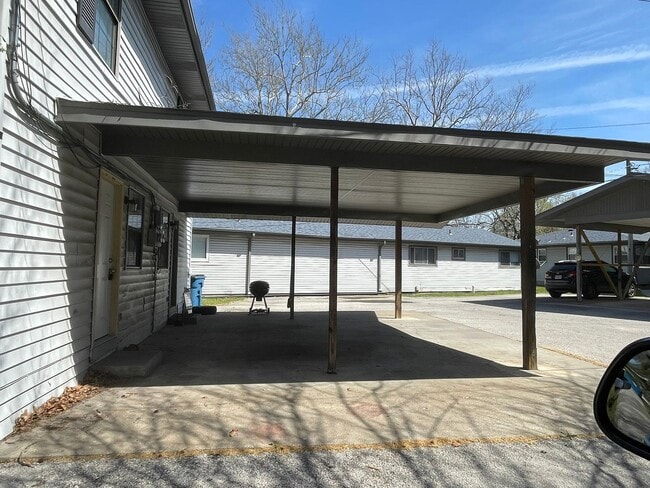 Building Photo - 521 N Oak Grove Ave