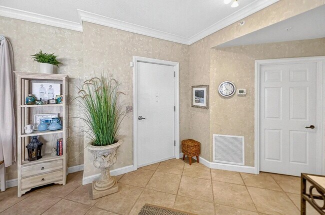 Building Photo - 4447 Southwinds Dr