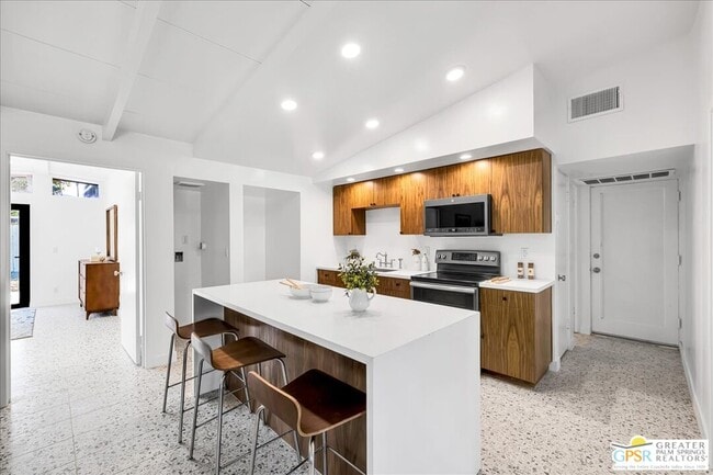 Building Photo - 40851 Bob Hope Dr
