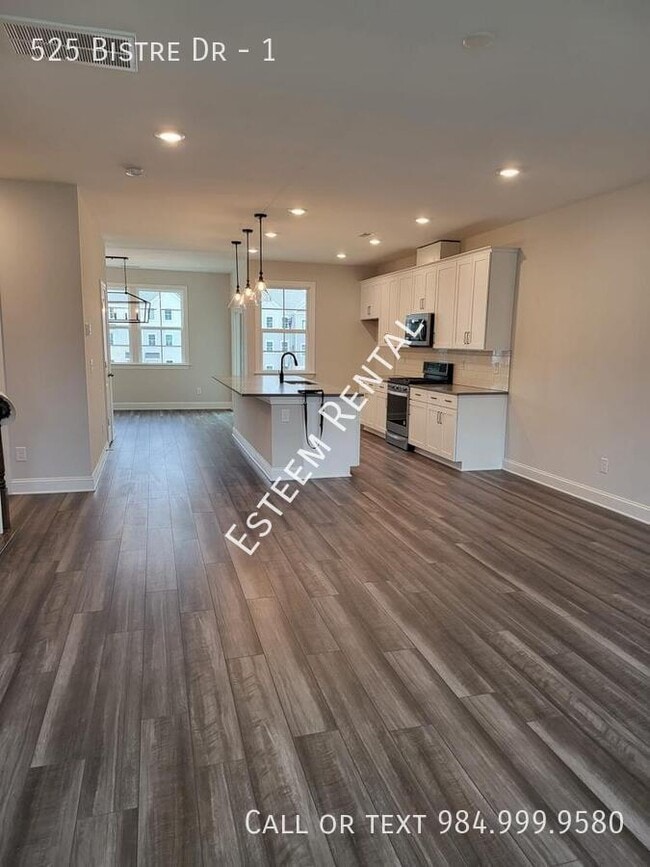 Building Photo - 525 Bistre Dr