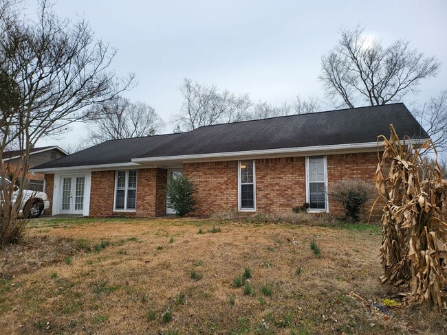 Building Photo - Nice brick ranch 4 bedroom 2 bath in Hermi...