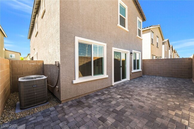 Building Photo - 3426 La Cura Ave