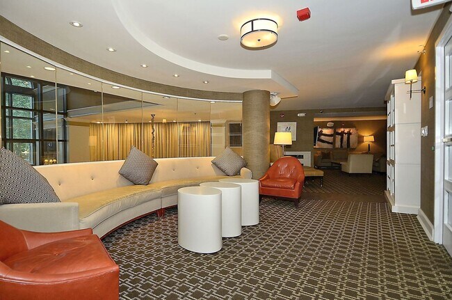 Building Photo - 1 Bed 1 Bath - Rockville Condo - Completel...