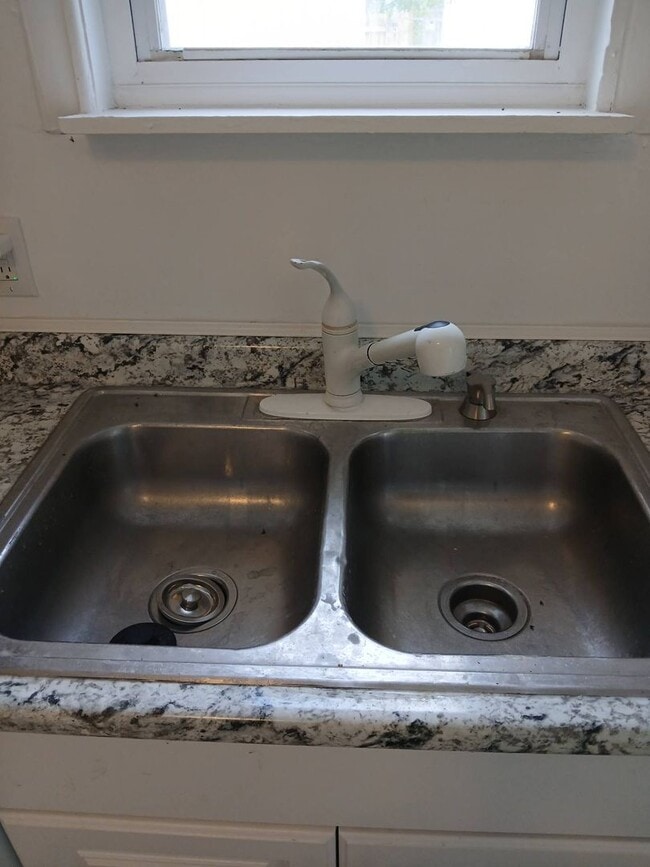 Building Photo - Newly Renovated 4BR/1BA Single-Family Home with Garage – Cleveland