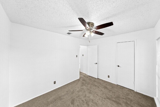 Building Photo - MINUTES FROM LACKLAND, MILES FROM BORING