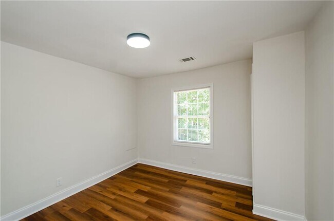 Building Photo - 4244 Lindsey Dr