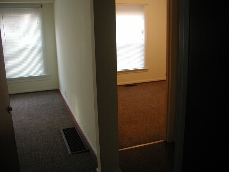 Building Photo - 402 Wolfe Ave
