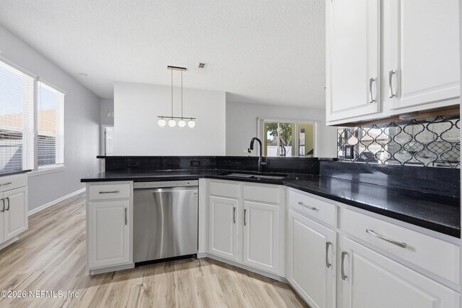 Building Photo - 14447 Cherry Lake Dr W