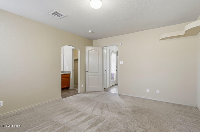 Building Photo - 2328 Honey Dew St