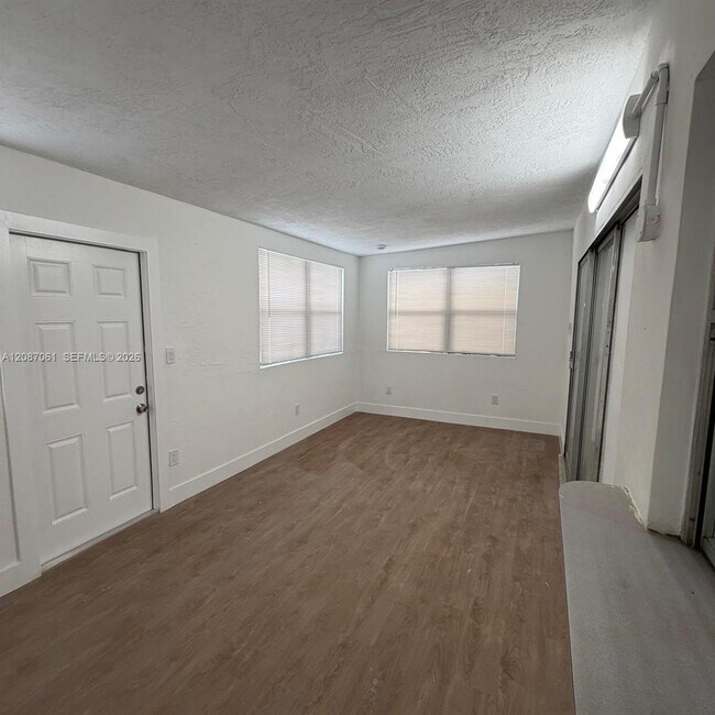 Building Photo - 3932 NW 39th Ave