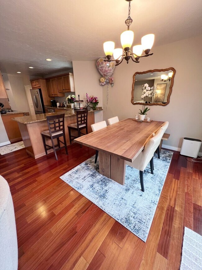 Building Photo - Beautifully Furnished 2 Bed/2.5 Bath Townhome in the Desirable Woodlands of La Jolla
