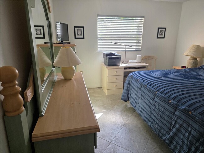 Building Photo - 959 SE 2nd Ave