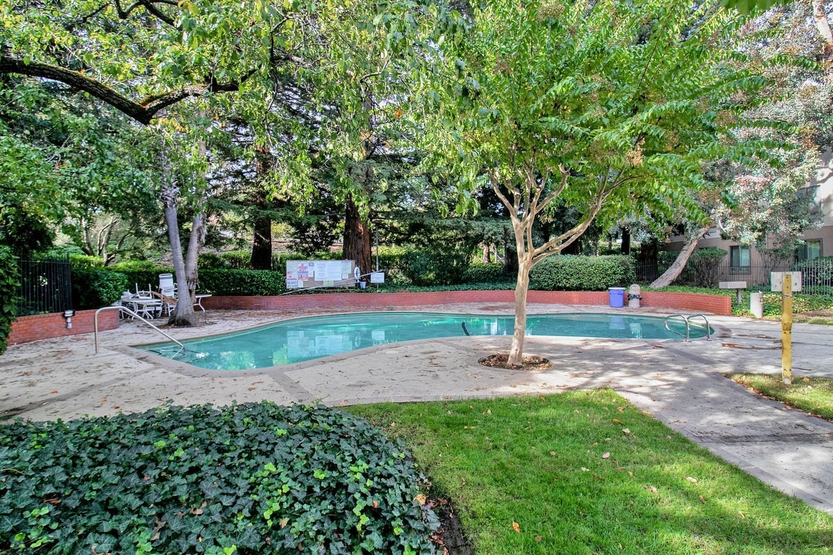 Building Photo - 310 N Civic Dr