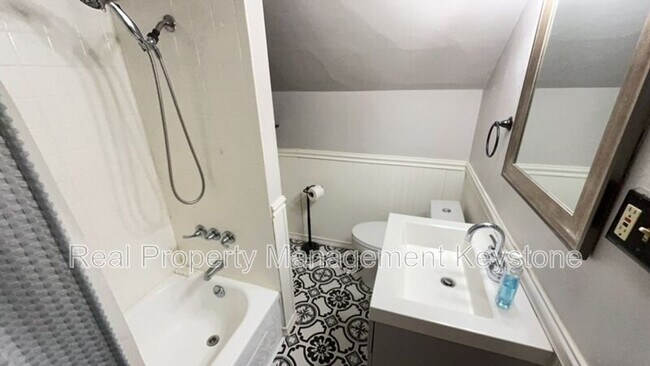 Building Photo - 923 Chislett St